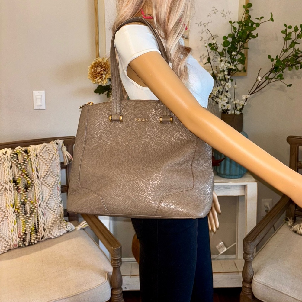 FURLA Luxury Pebbled Leather | Shoulder Bag - Picture 7 of 10
